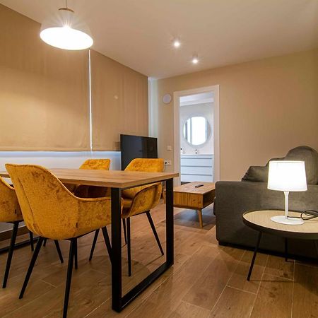 Apartamentos 1 Abril Malaga Bagian luar foto