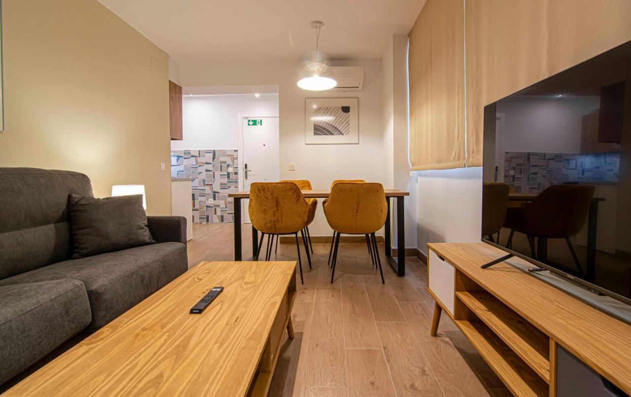 Apartamentos 1 Abril Malaga Bagian luar foto