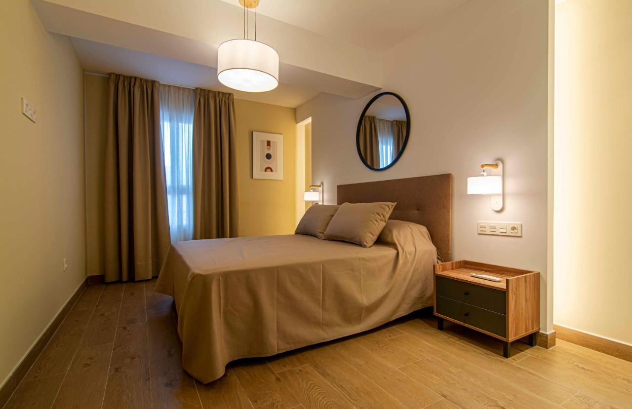 Apartamentos 1 Abril Malaga Bagian luar foto