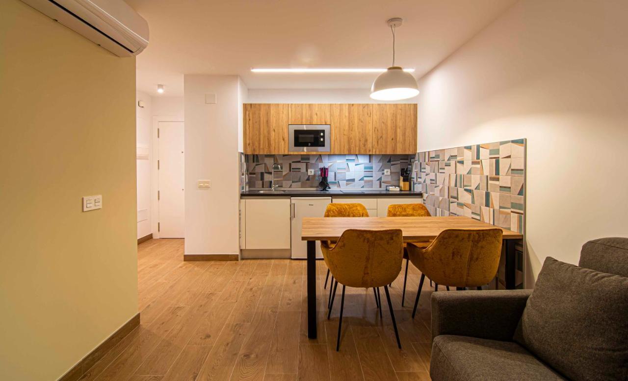 Apartamentos 1 Abril Malaga Bagian luar foto