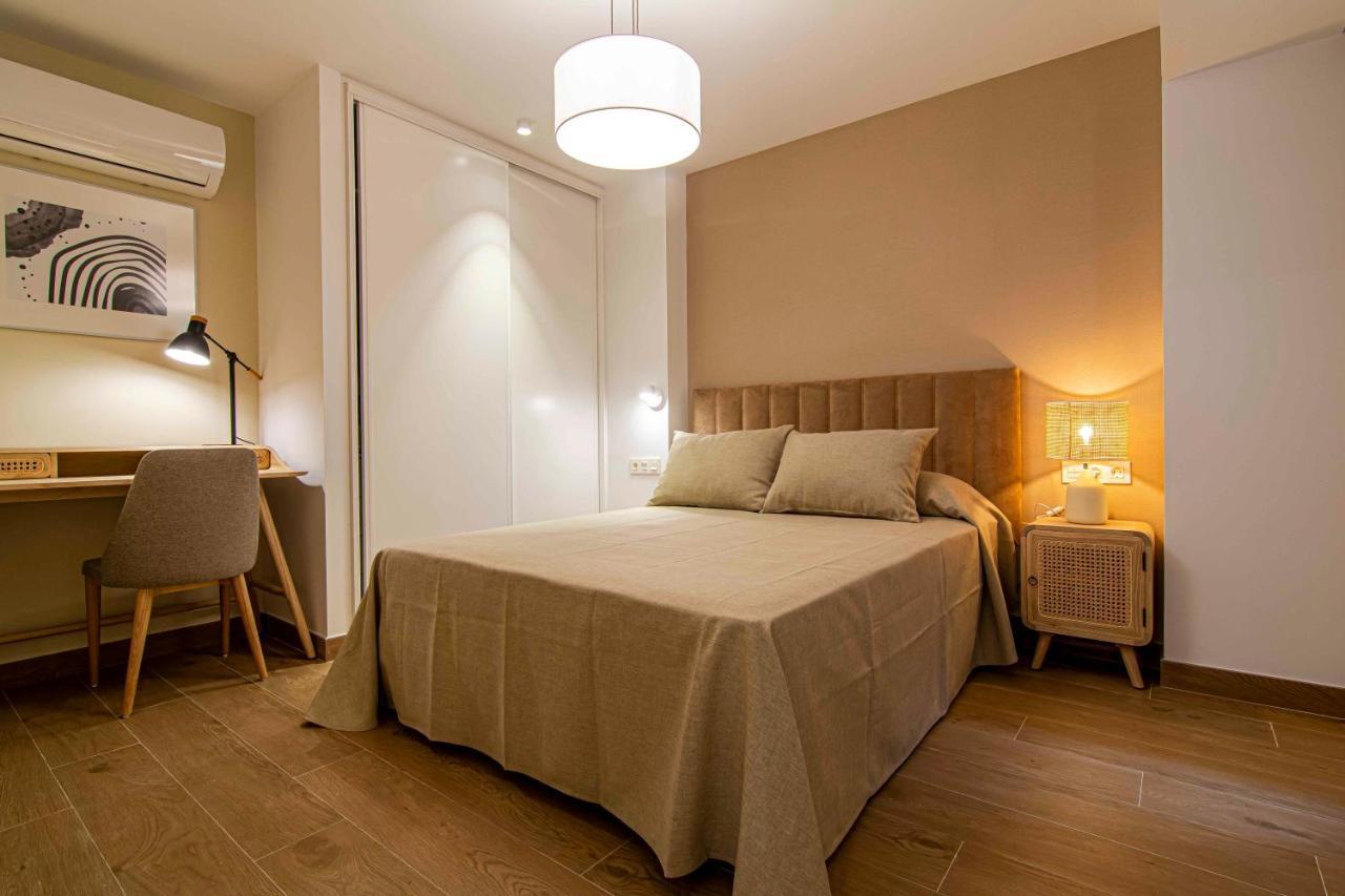 Apartamentos 1 Abril Malaga Bagian luar foto
