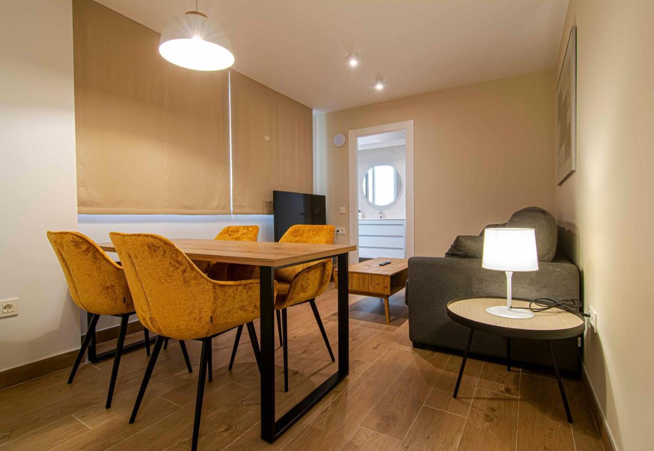 Apartamentos 1 Abril Malaga Bagian luar foto