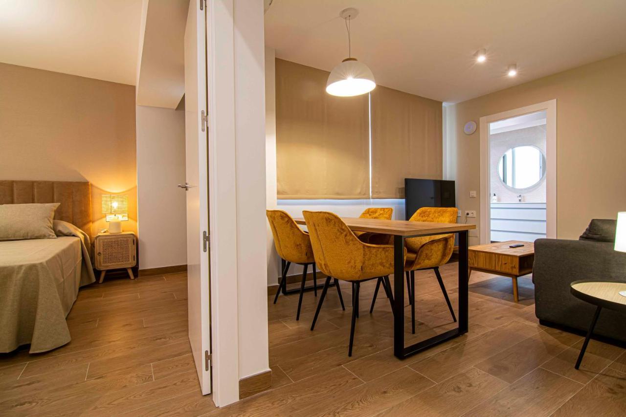 Apartamentos 1 Abril Malaga Bagian luar foto