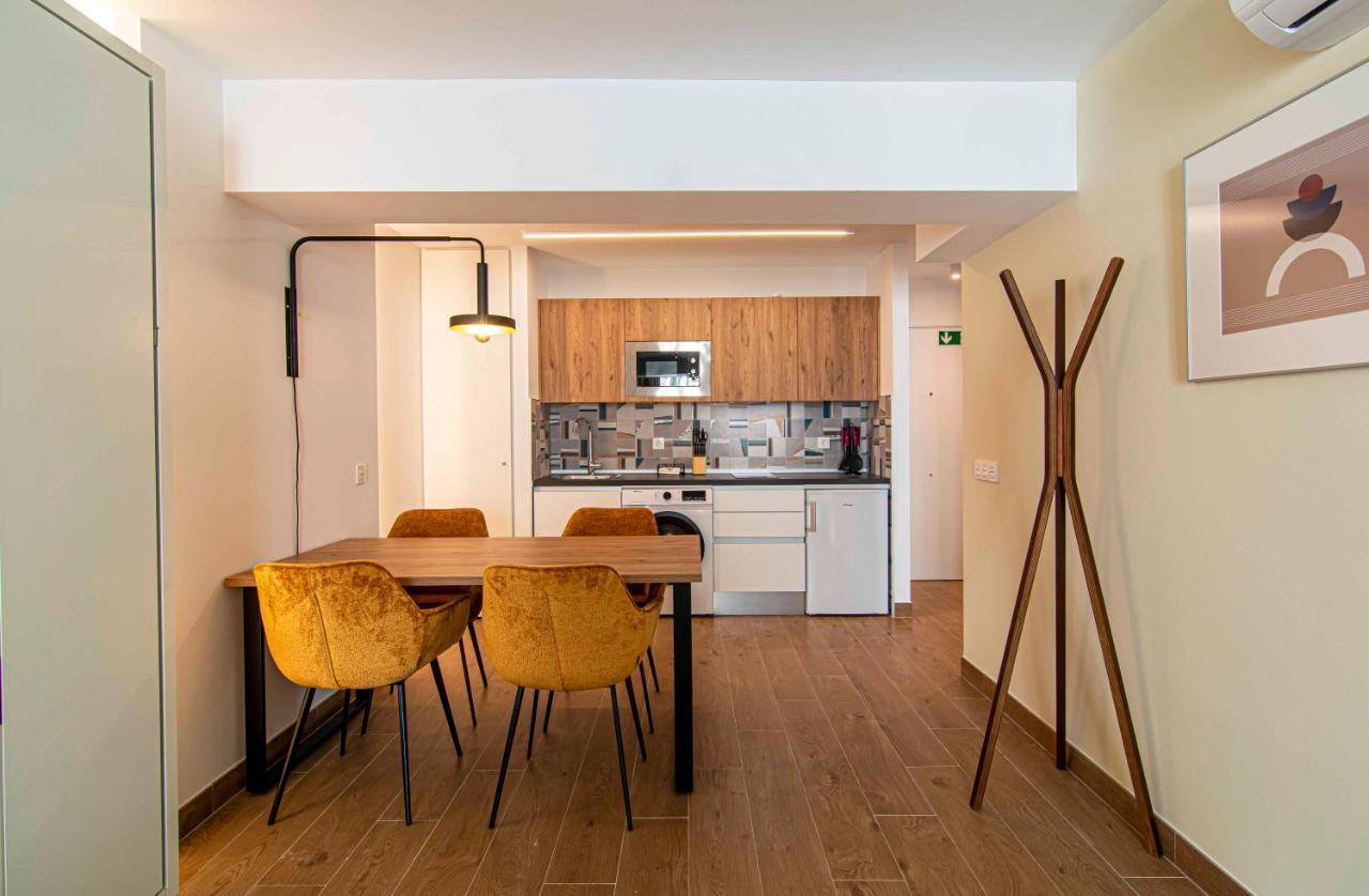 Apartamentos 1 Abril Malaga Bagian luar foto