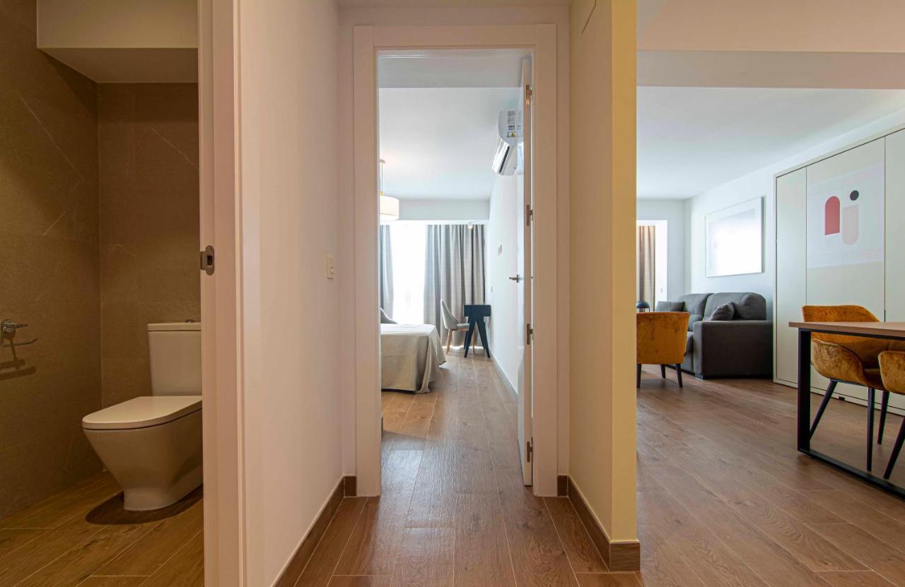 Apartamentos 1 Abril Malaga Bagian luar foto