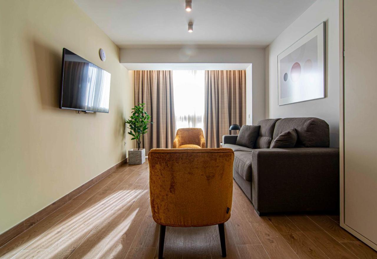 Apartamentos 1 Abril Malaga Bagian luar foto