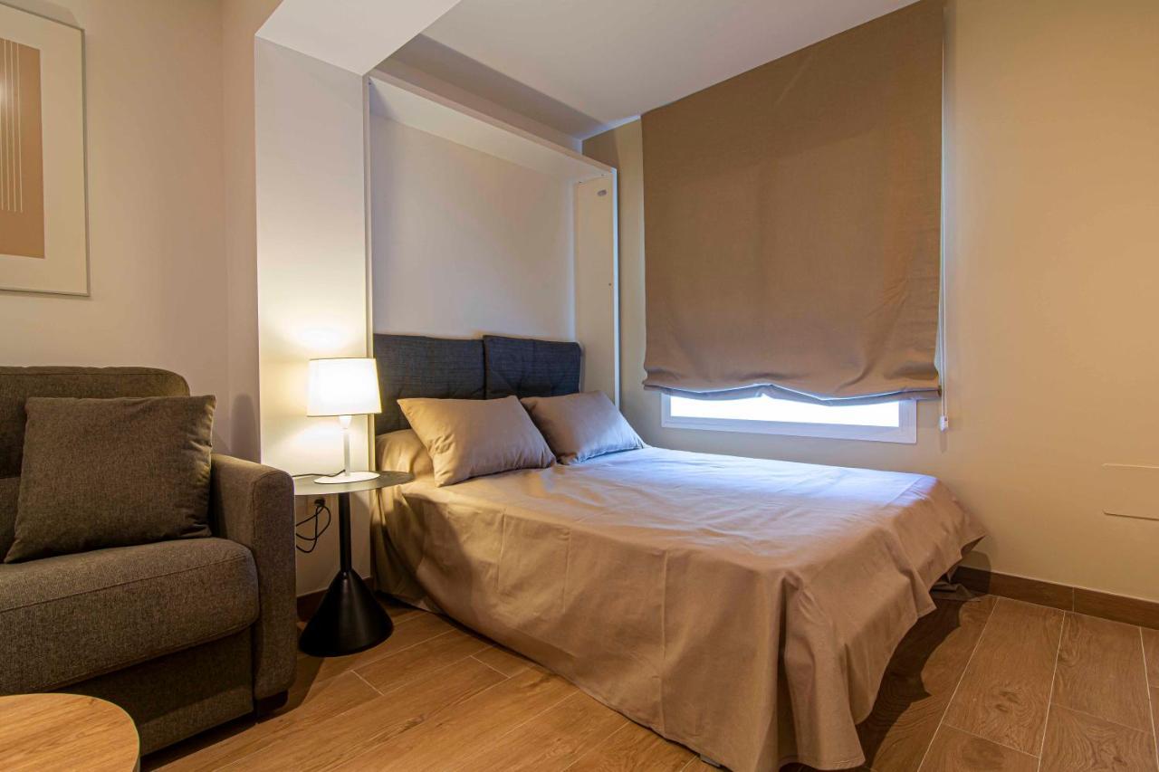 Apartamentos 1 Abril Malaga Bagian luar foto