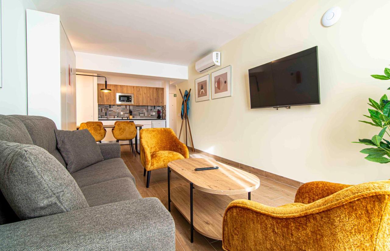 Apartamentos 1 Abril Malaga Bagian luar foto