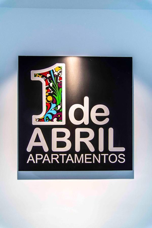 Apartamentos 1 Abril Malaga Bagian luar foto