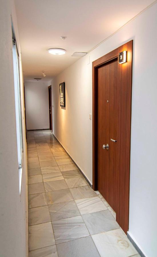 Apartamentos 1 Abril Malaga Bagian luar foto